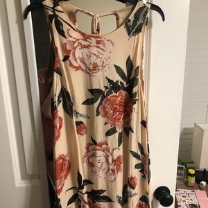 Floral, mid-thigh length dress. Size Small